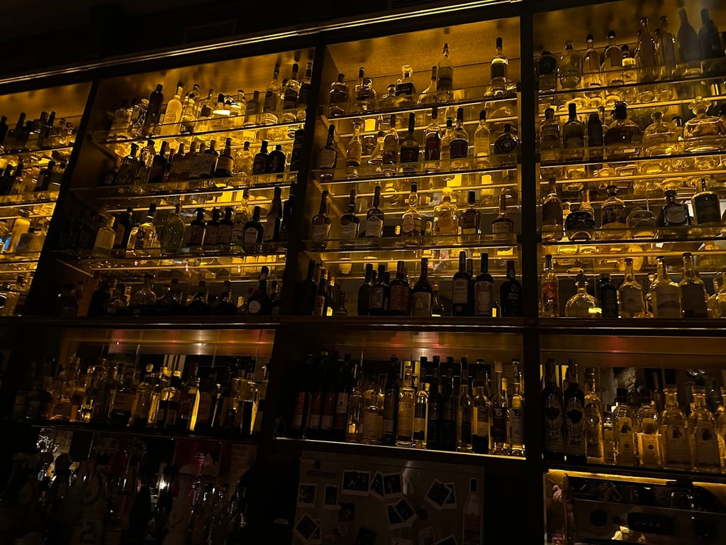 Black Swan Bar