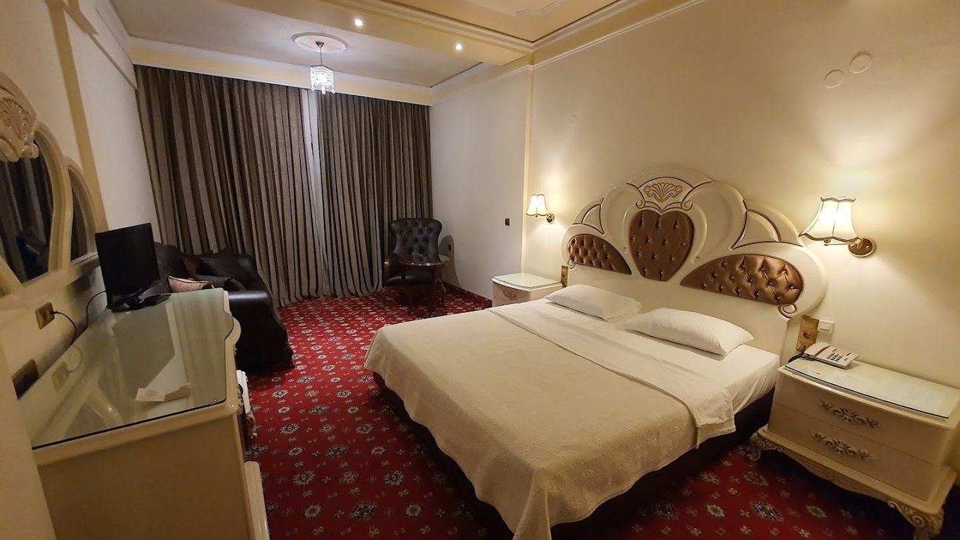 Kouros Hotel