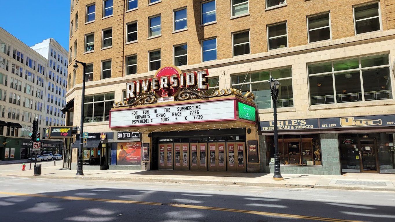 Riverside Theatre Milwaukee