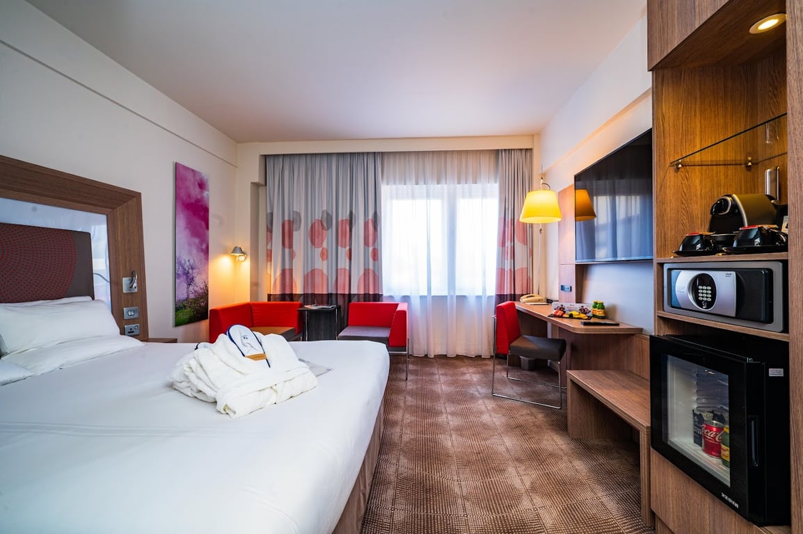 Novotel London West