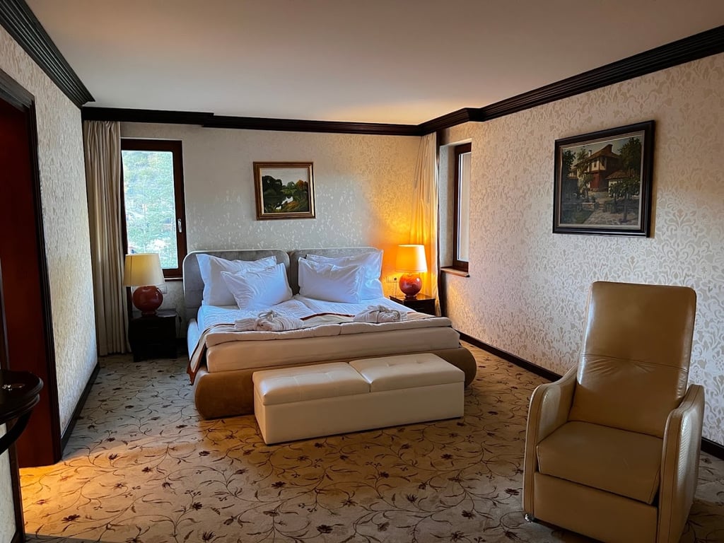 Shiroka Laka Hotel