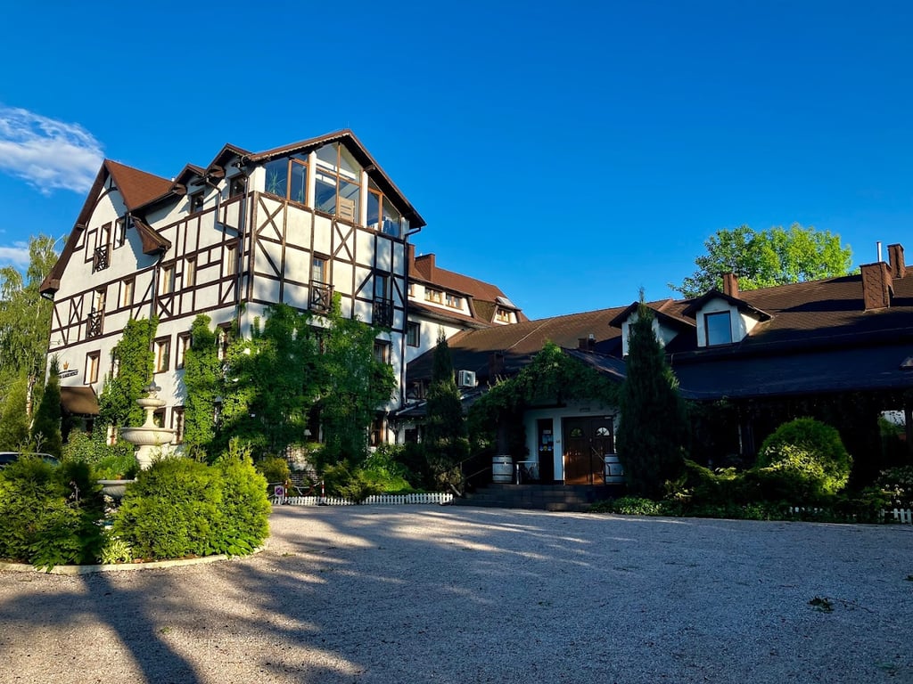 The Crown of the Giant Mountains - Manor House