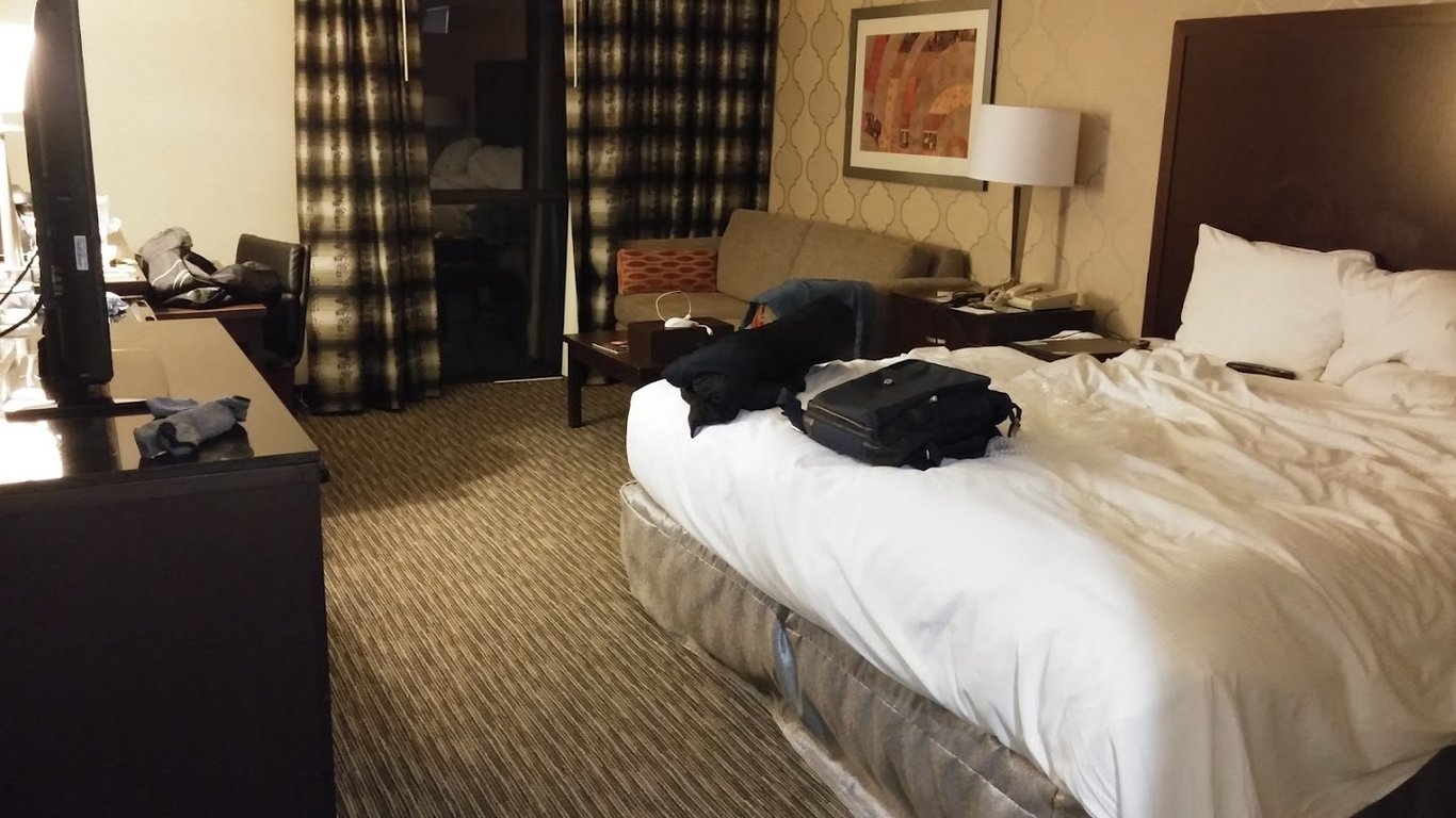 DoubleTree by Hilton Hotel Detroit - Dearborn