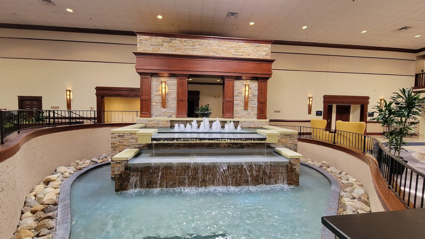 DoubleTree by Hilton Hotel Detroit - Dearborn