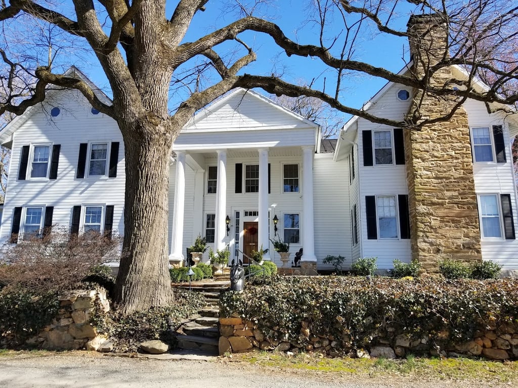 Black Horse Manor