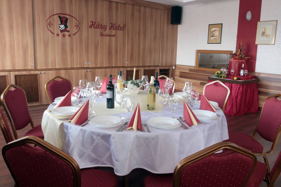 Háry Hotel
