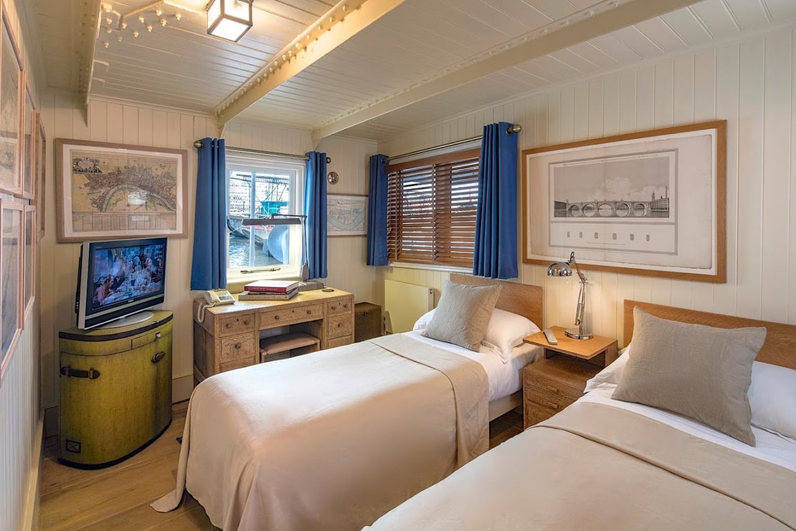 The Harpy Houseboat