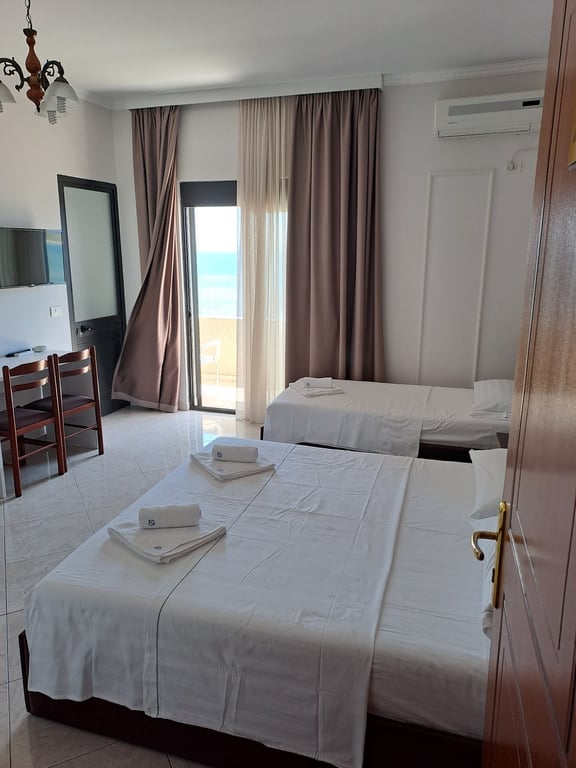 Hotel Tirona