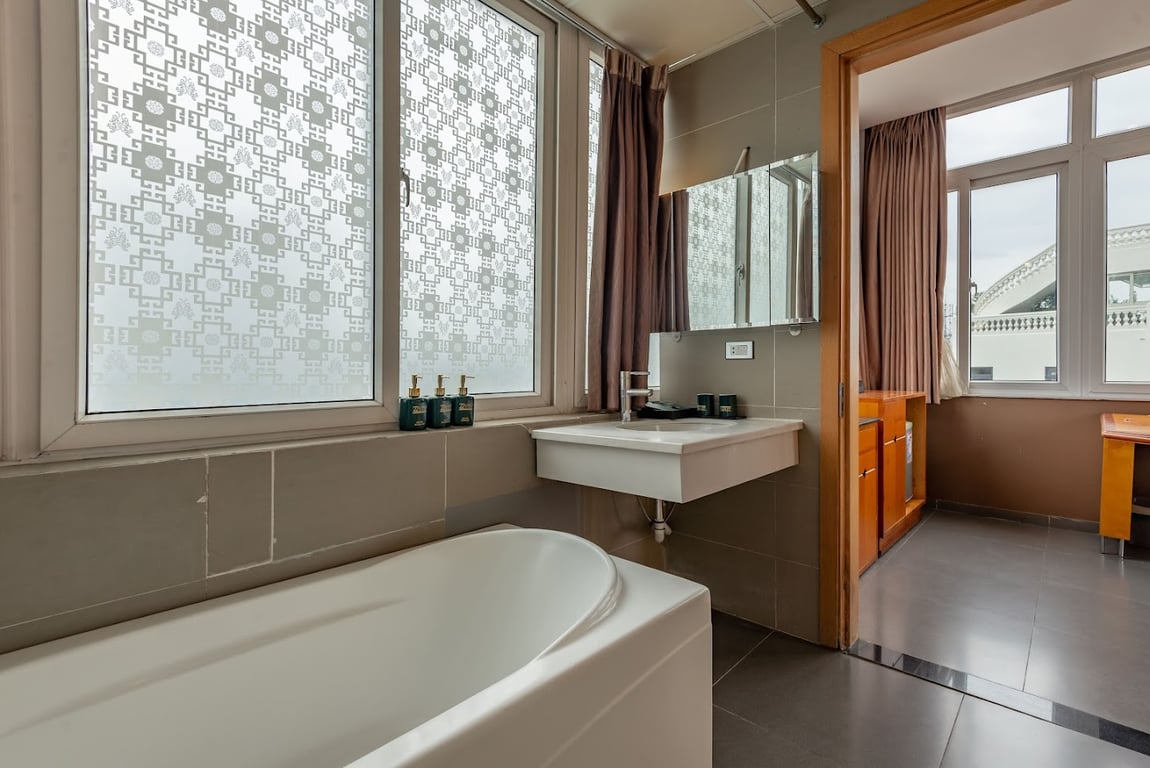 Golden Sunshine Villa Hotel and Travel