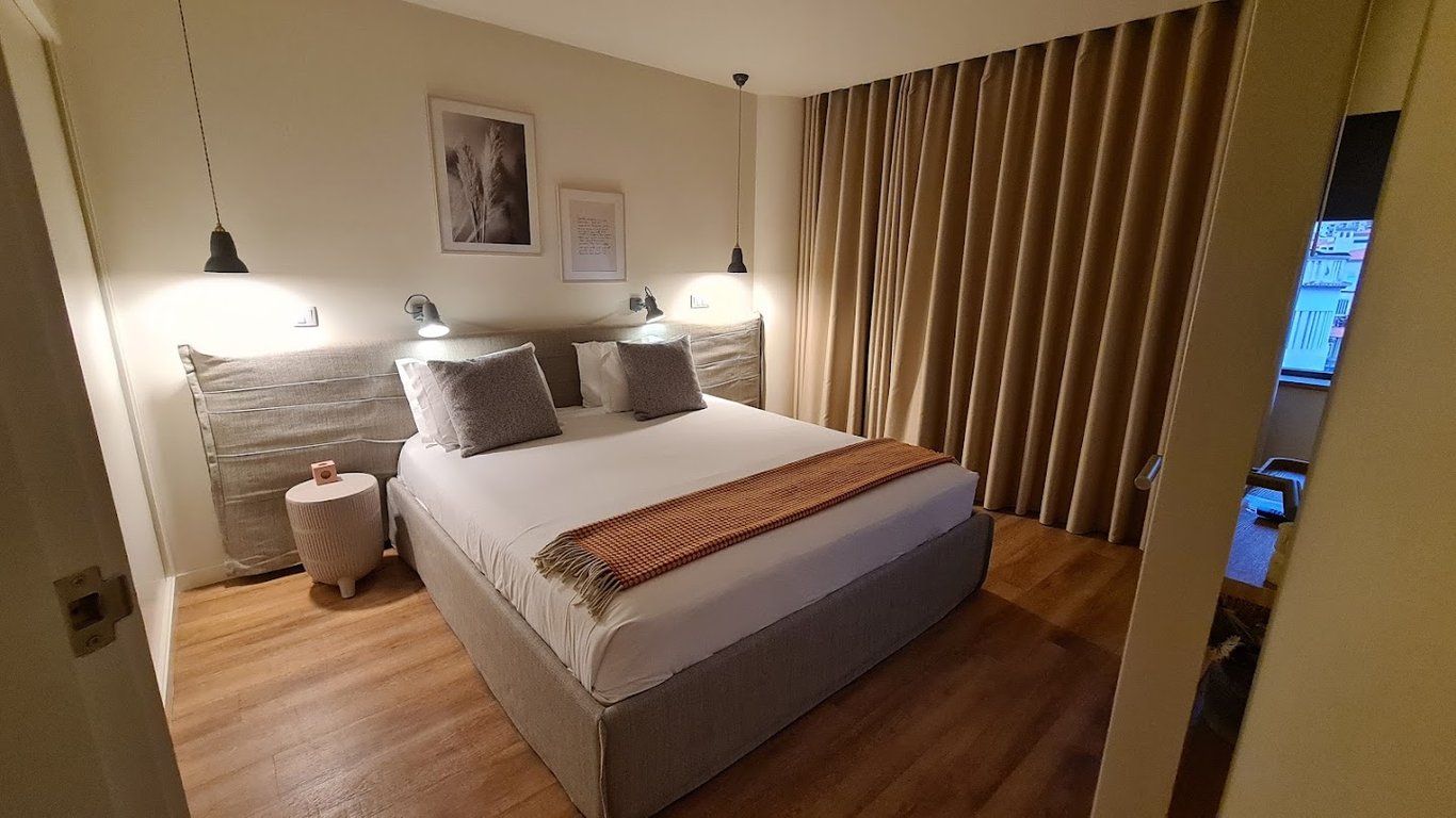 Three House Hotel