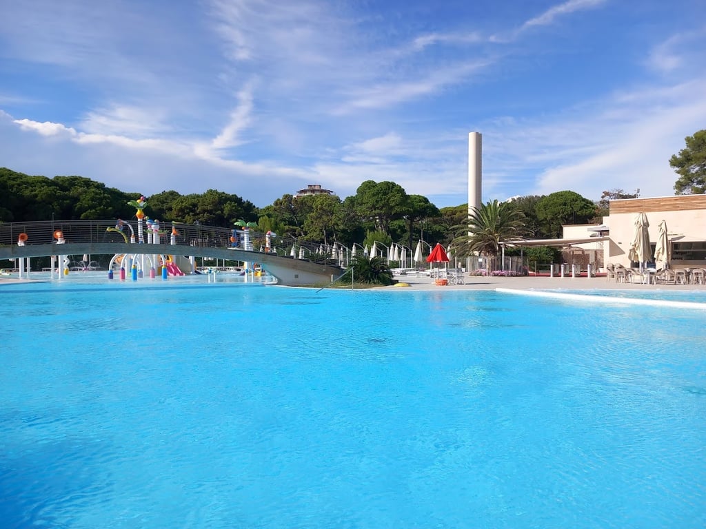 Riviera Resort Hotel