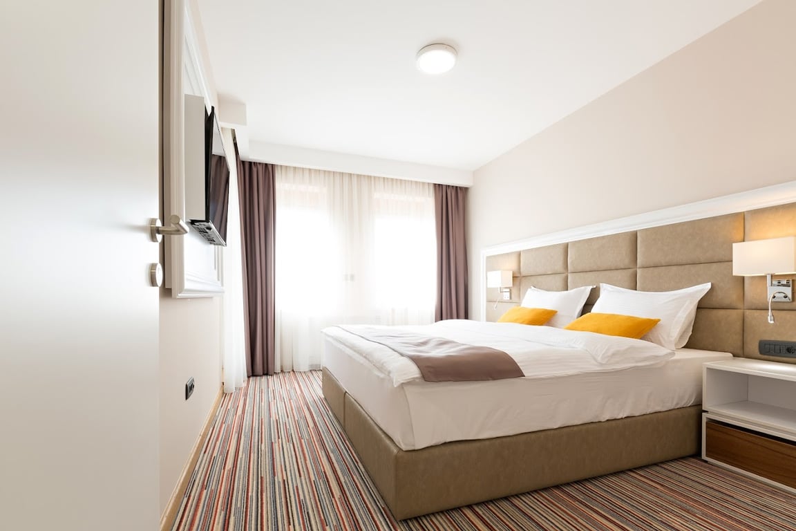 Hotel TESLA - Smart Stay Garni