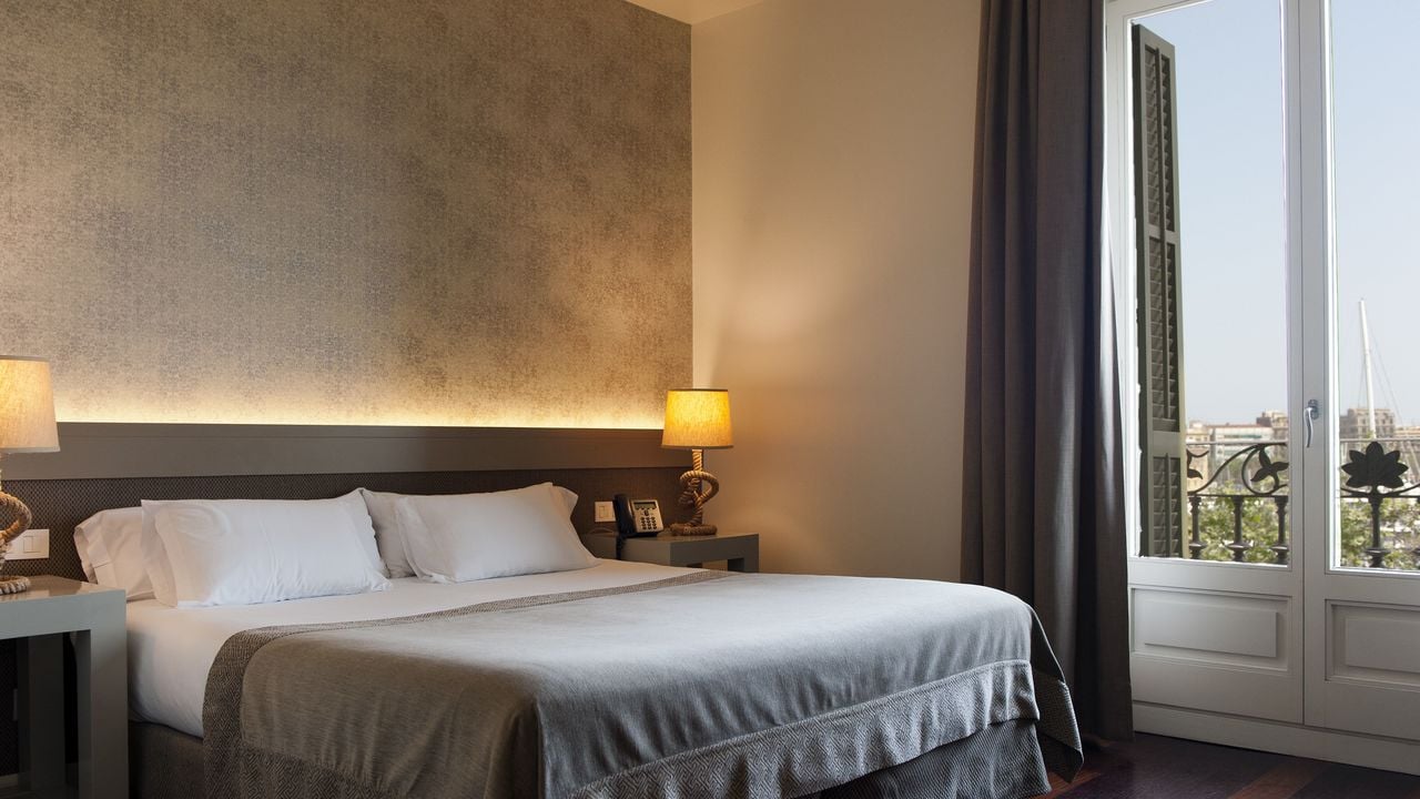 Duquesa Suites Landmark Hotel by Duquessa Hotel Collection