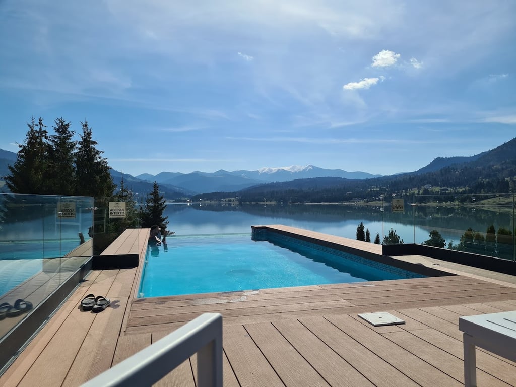 Hotel Roser House Boutique - pe malul lacului Colibita