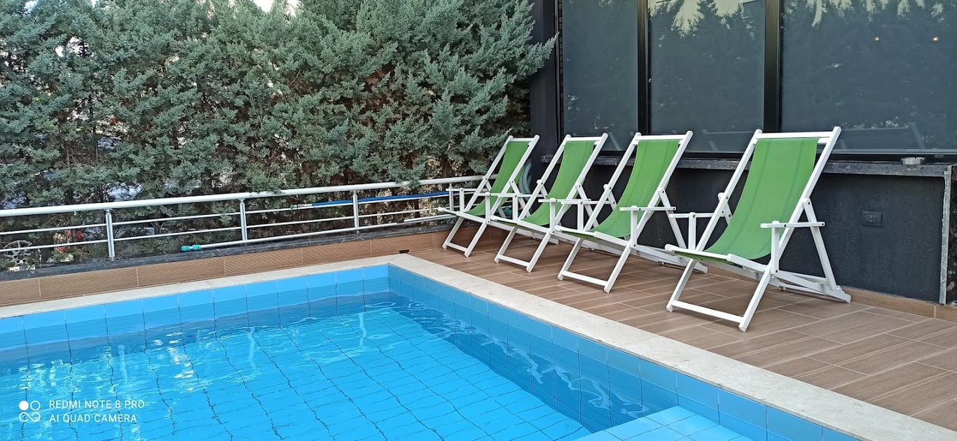 Alvin Comfort Hotel