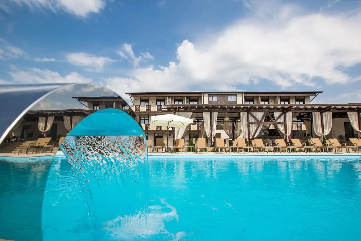 Giowine Hotel & Restaurant