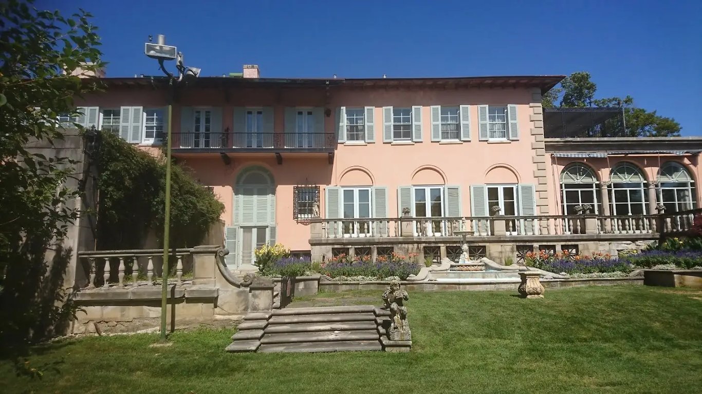 Cuneo Mansion & Gardens
