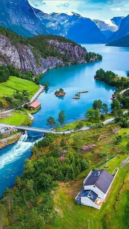 The Flow of the Fjord