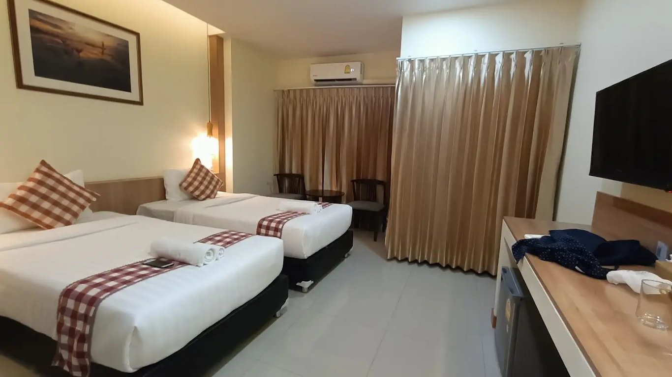 Pura Nakhon Hotel