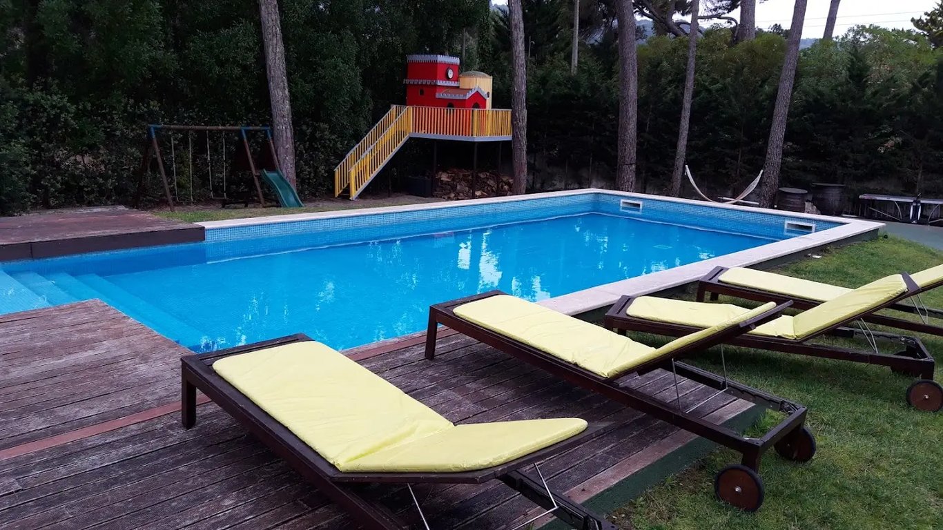 Yellow House Colares