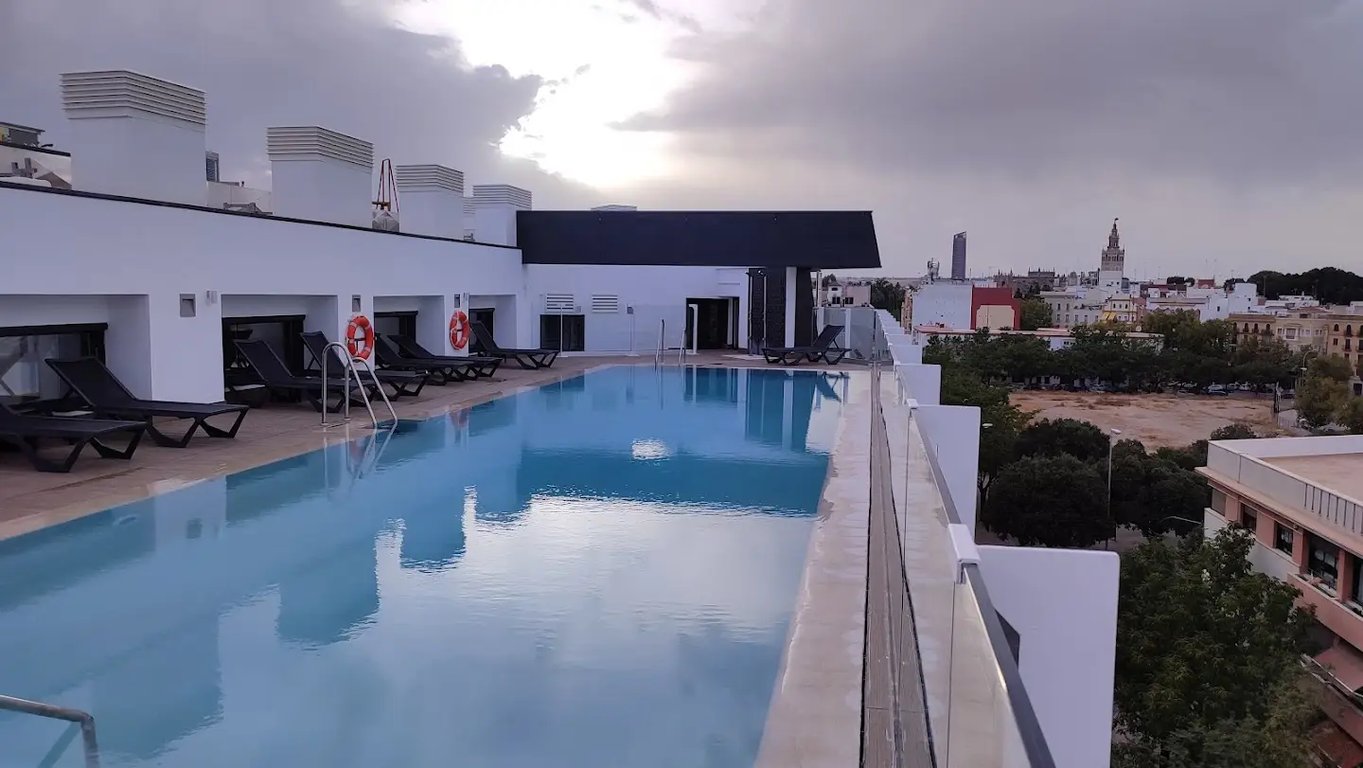 Hotel Giralda Center