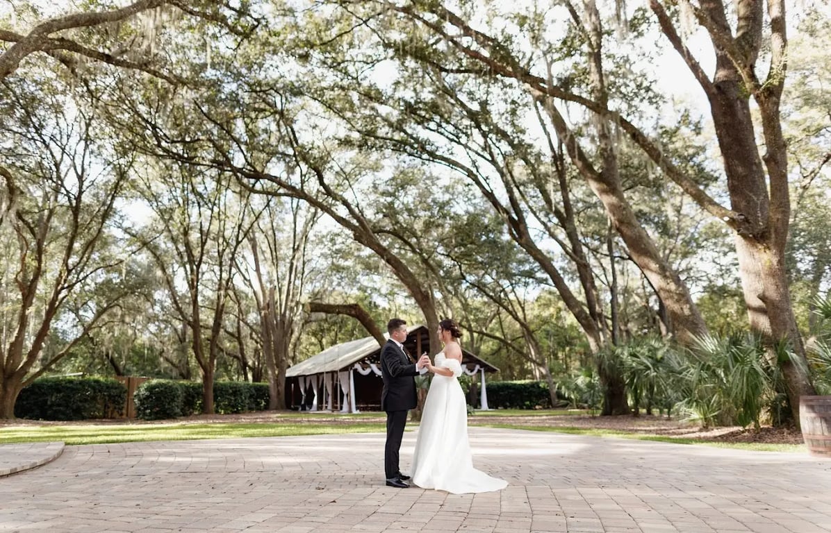 Bowing Oaks