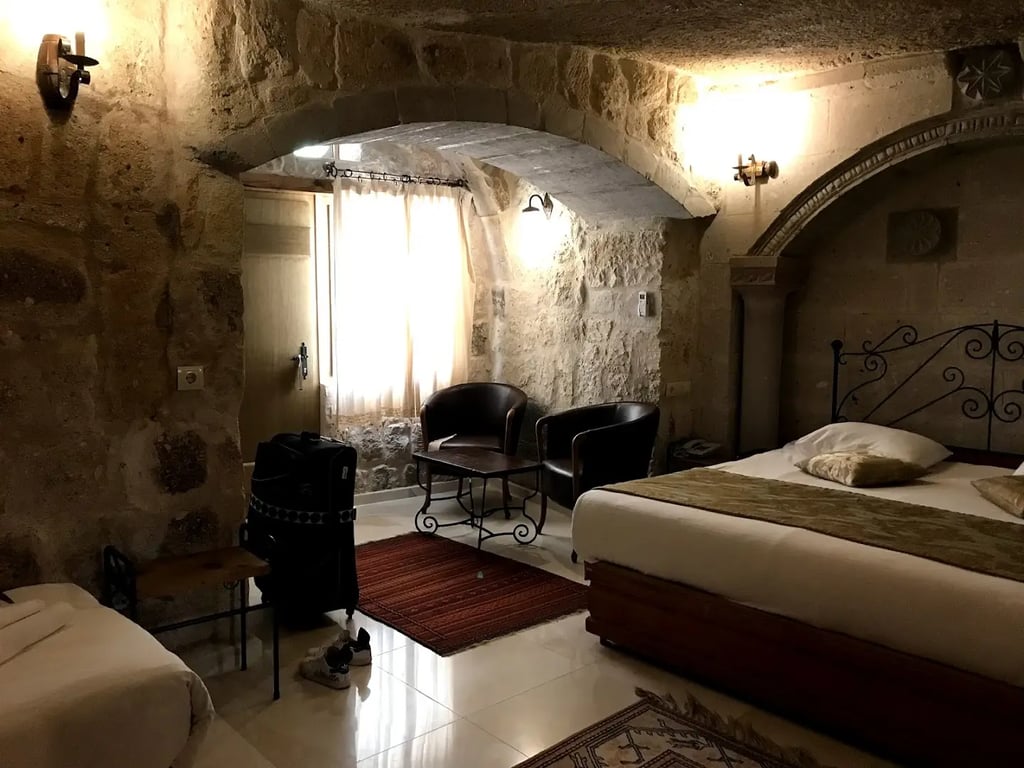 Divan Cave House