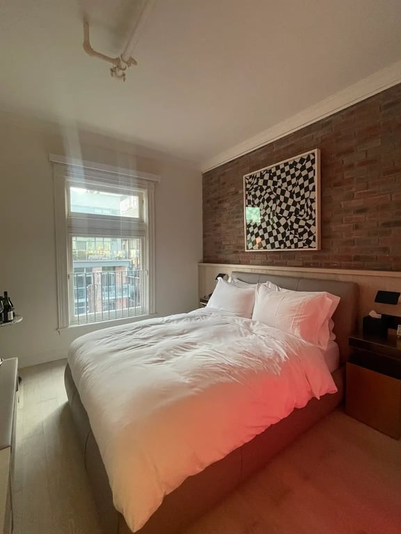 Gladstone Hotel