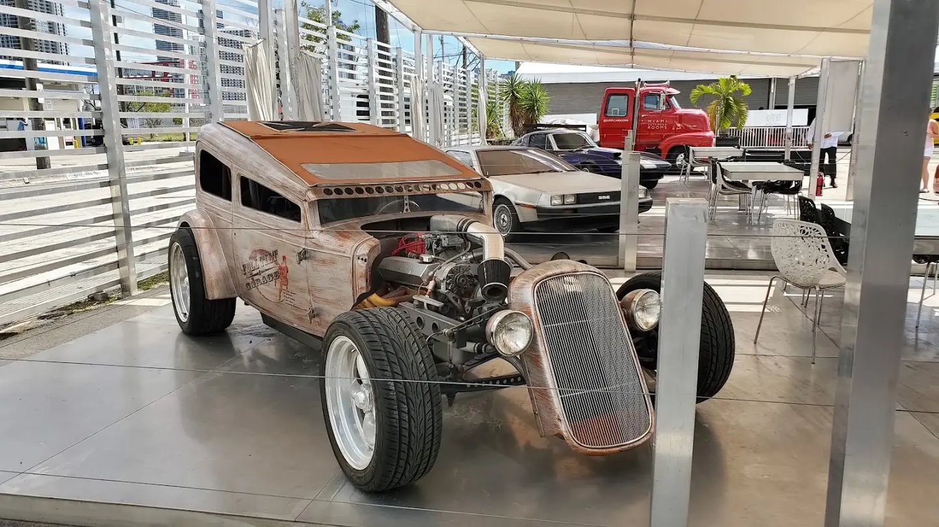 Miami Supercar Rooms
