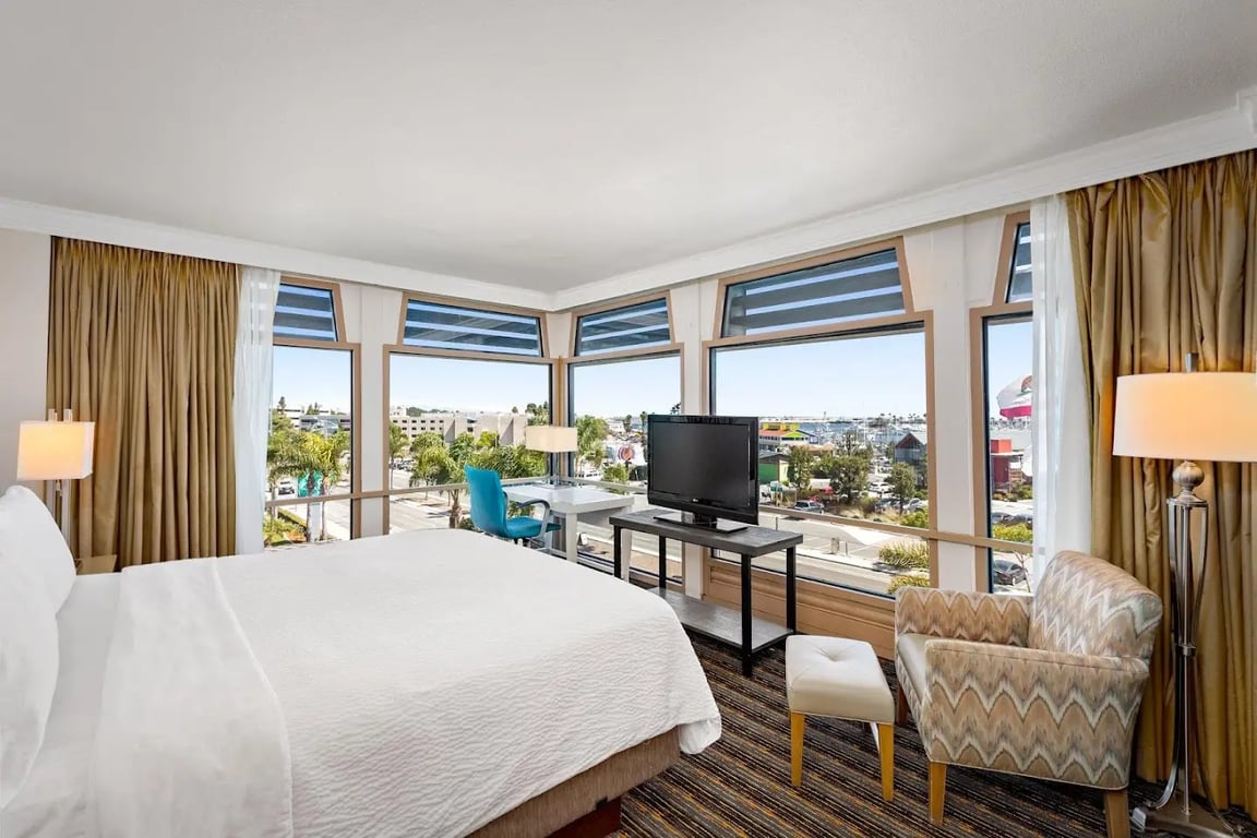 Holiday Inn Bayside