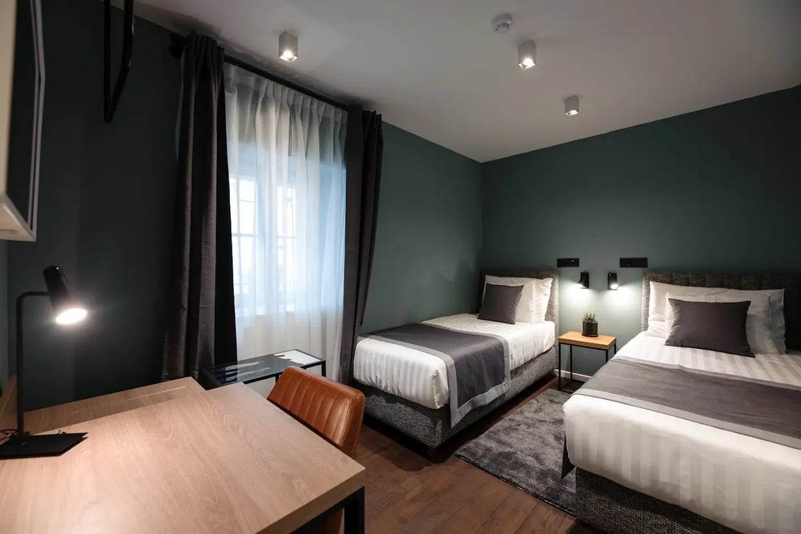 Camera Hotel