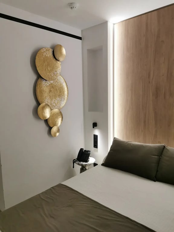 M. HOTEL