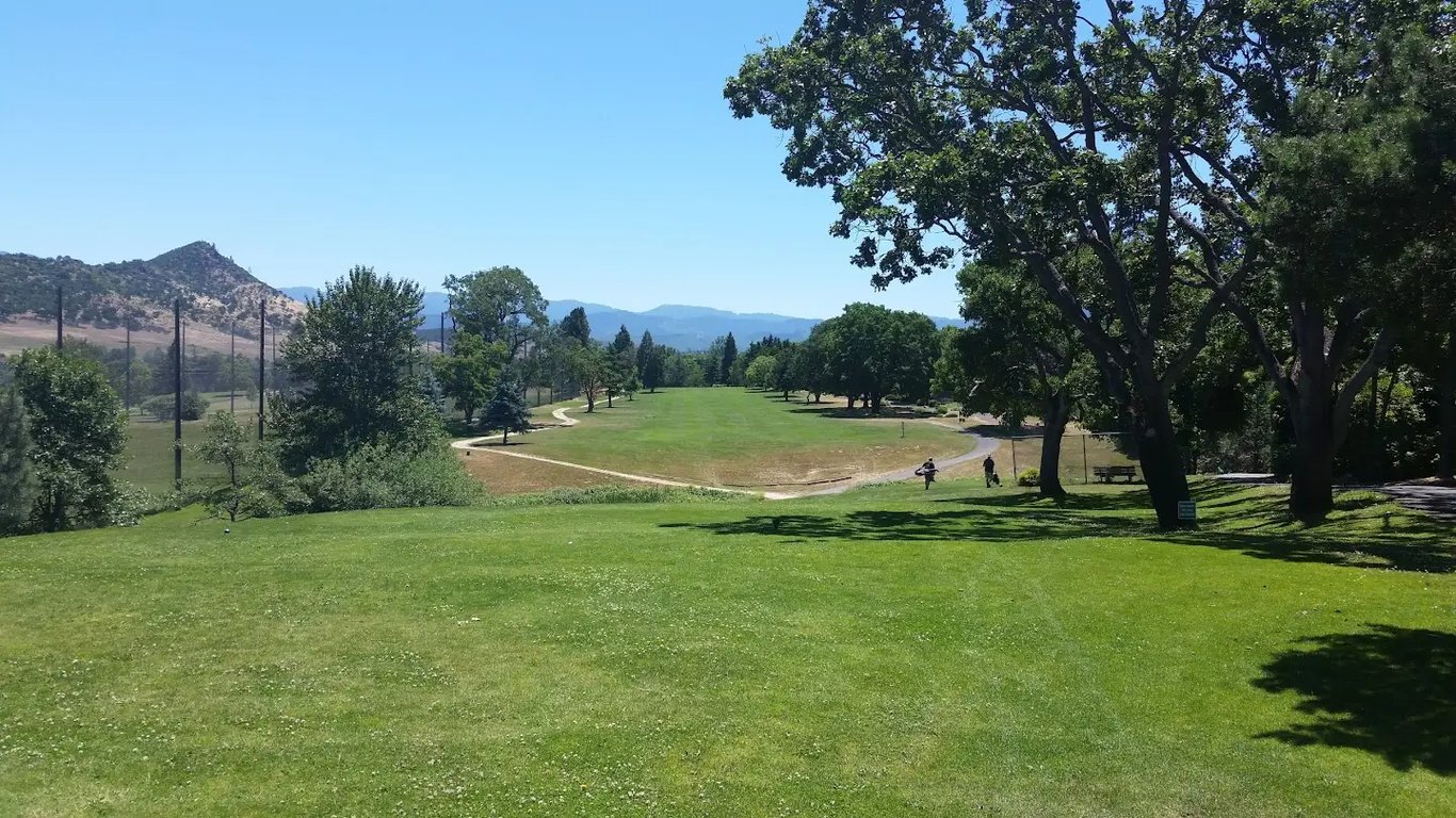 Oak Knoll Country Club