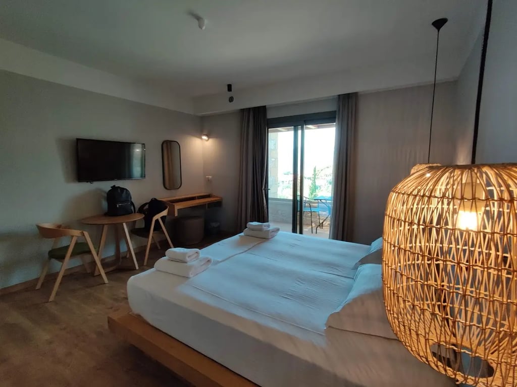 Diapori Suites Hotel