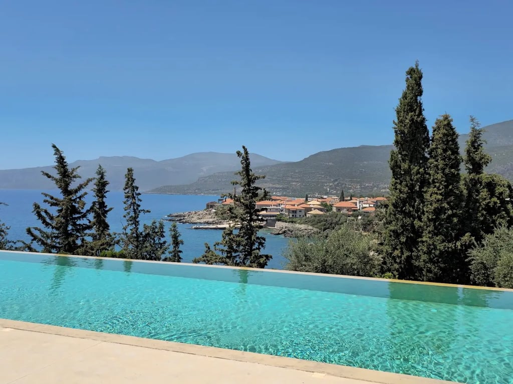 Diapori Suites Hotel