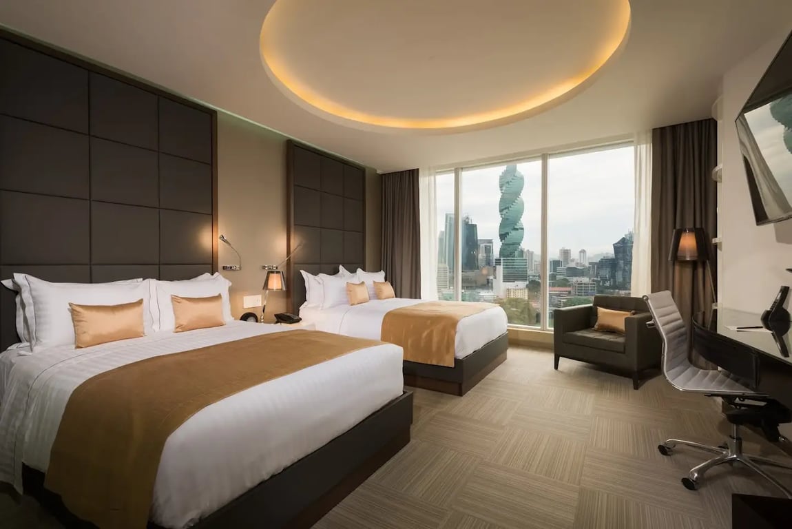 LAS AMERICAS GOLDEN TOWER