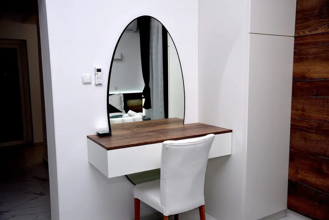 La Luna Rustic Deluxe Apartment with Free Jacuzzi, Bikes & Covered Parking