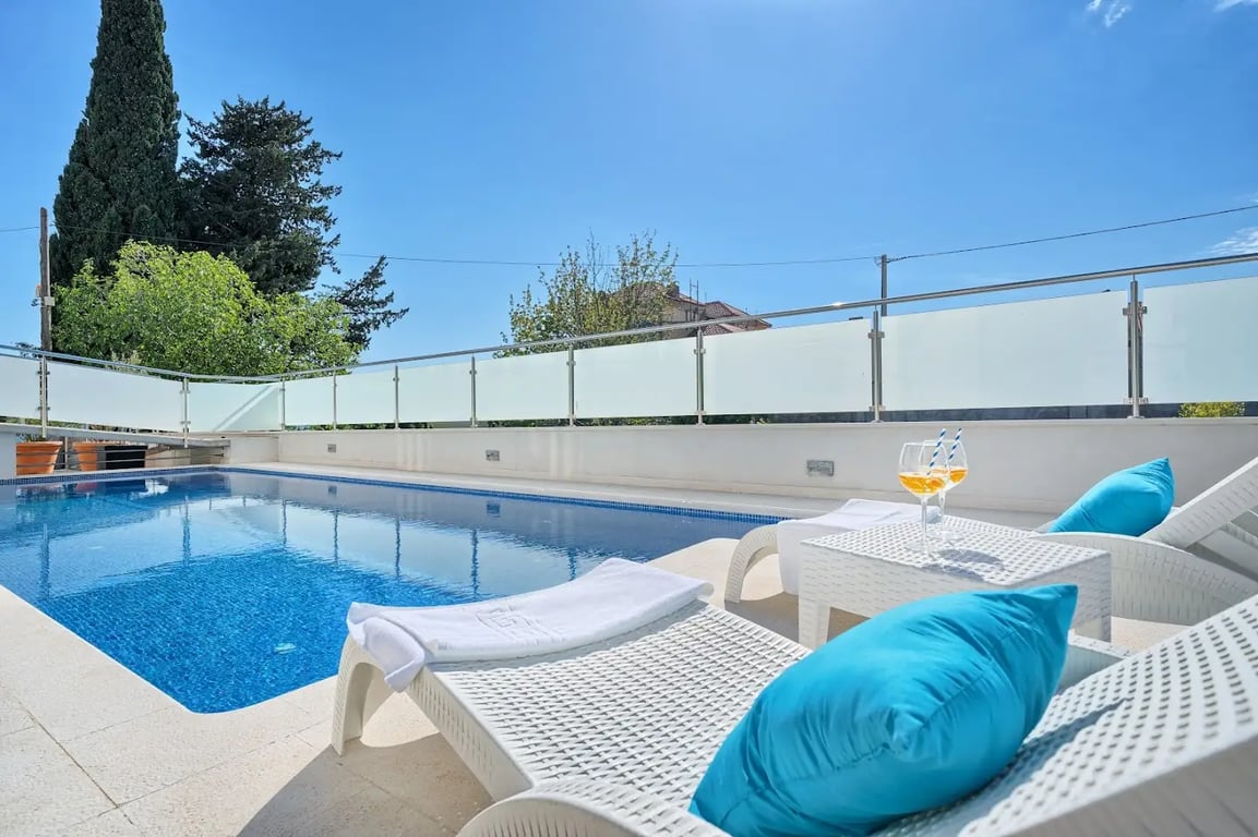 Hotel Riva Kaštela with swimming pool