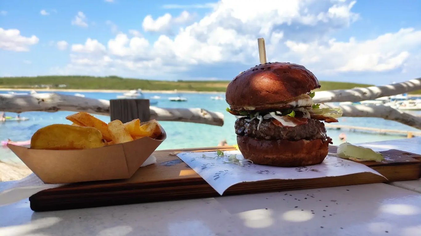 Marea Restaurant and Beach Bar