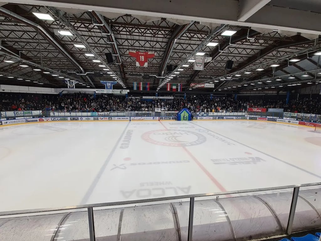 Ifjabb Ocskay Gábor Ice Hall