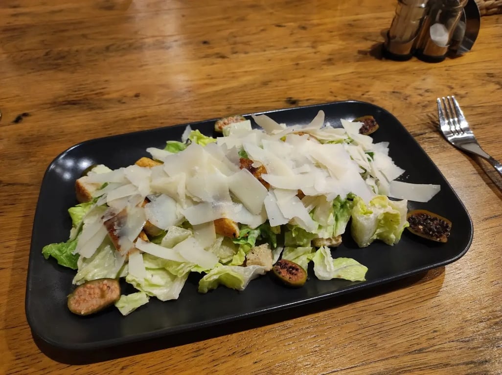 Ypsilon Café és Étterem
