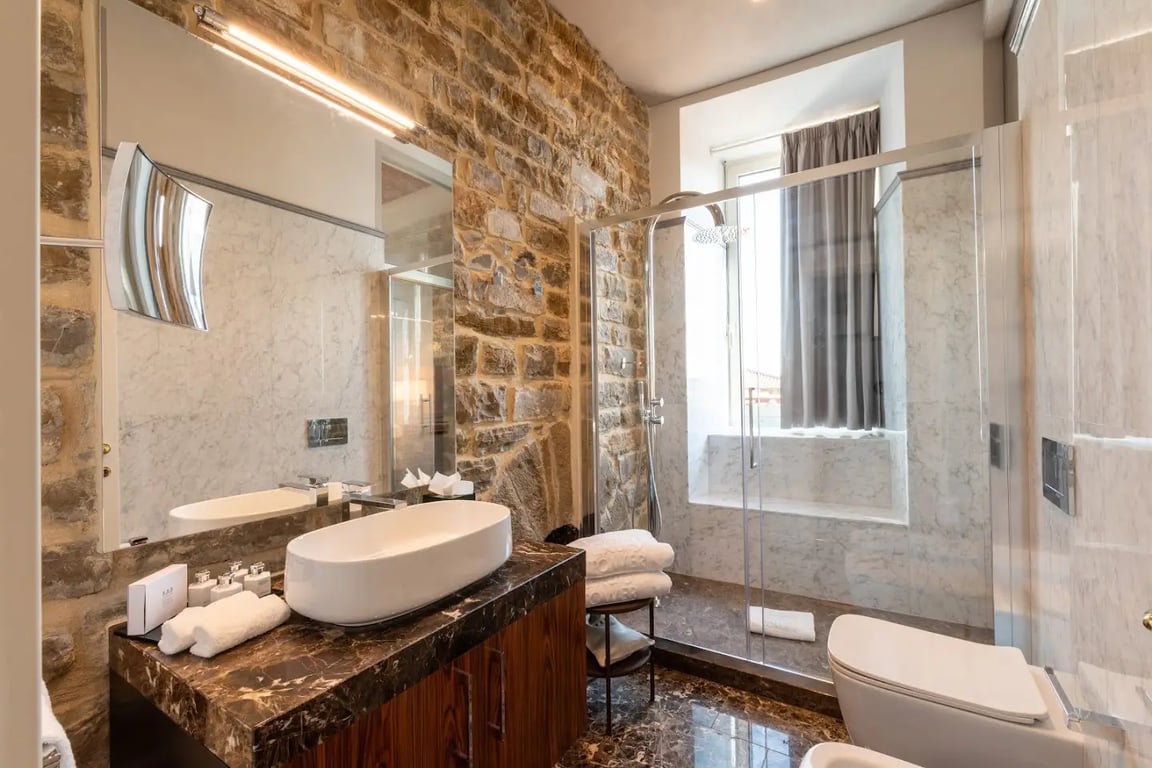 Donati Luxury Tower Suites
