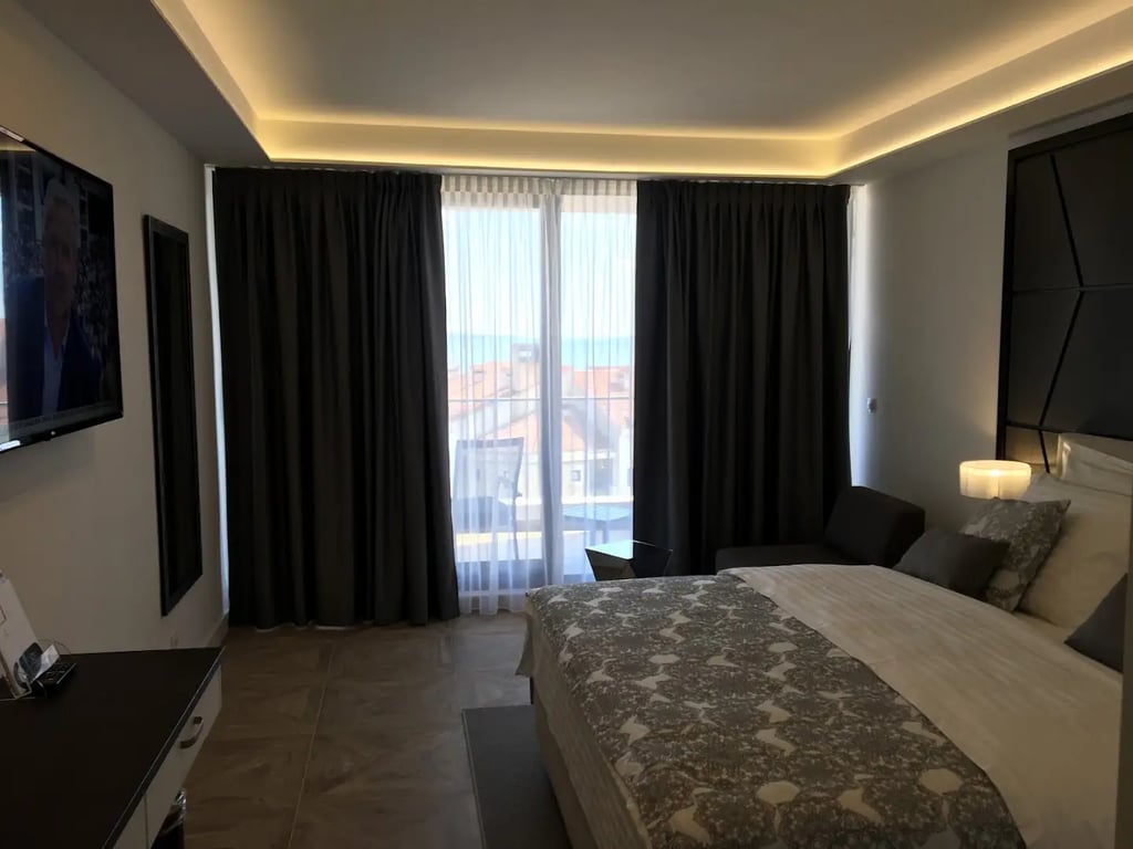 Ellure Luxury Suites