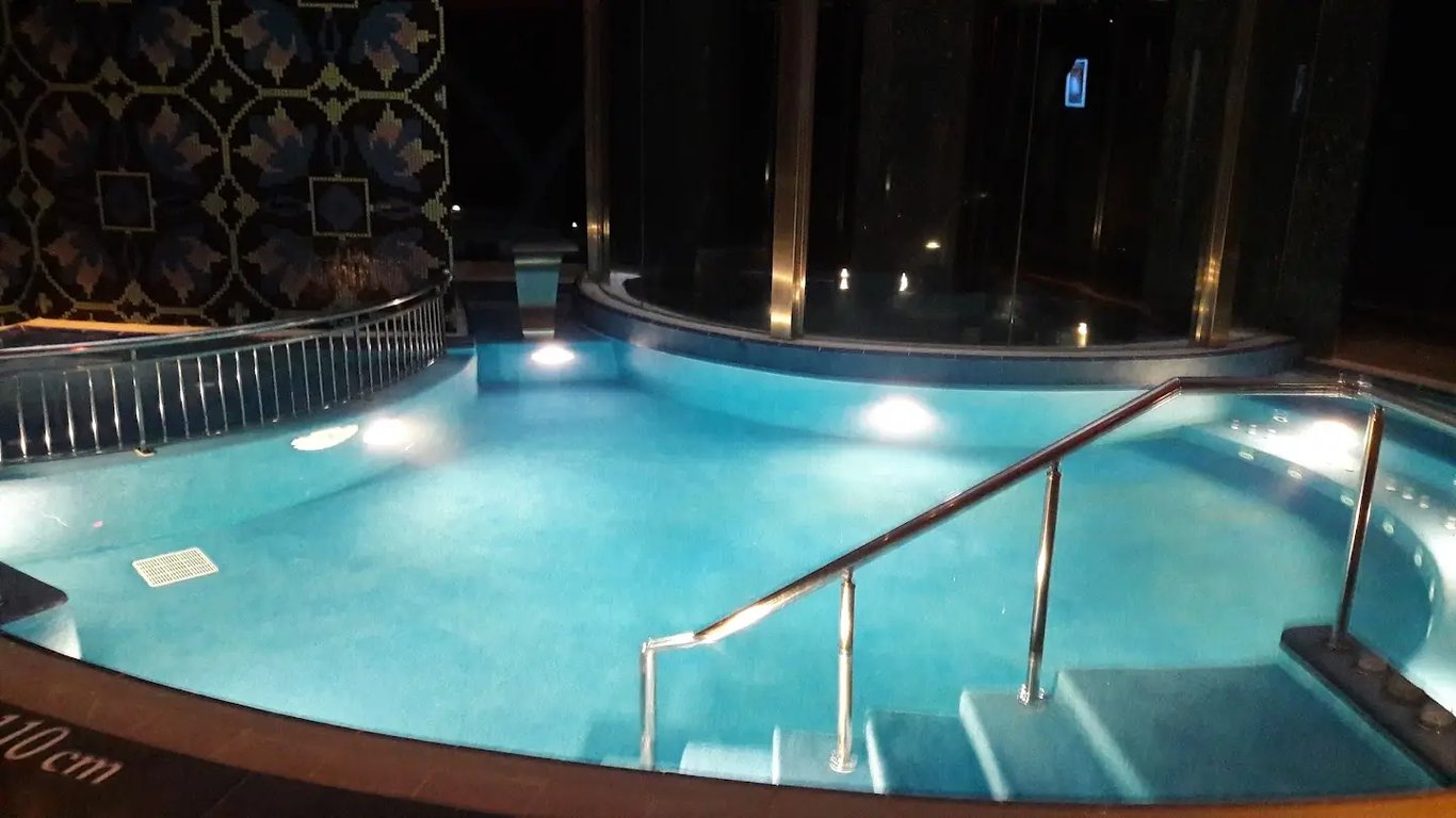Renaissance Izmir Hotel