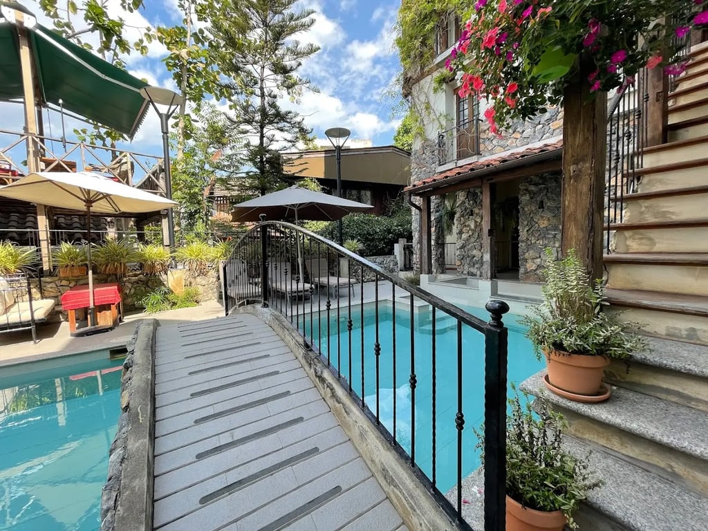 Le Charcoa Hotel