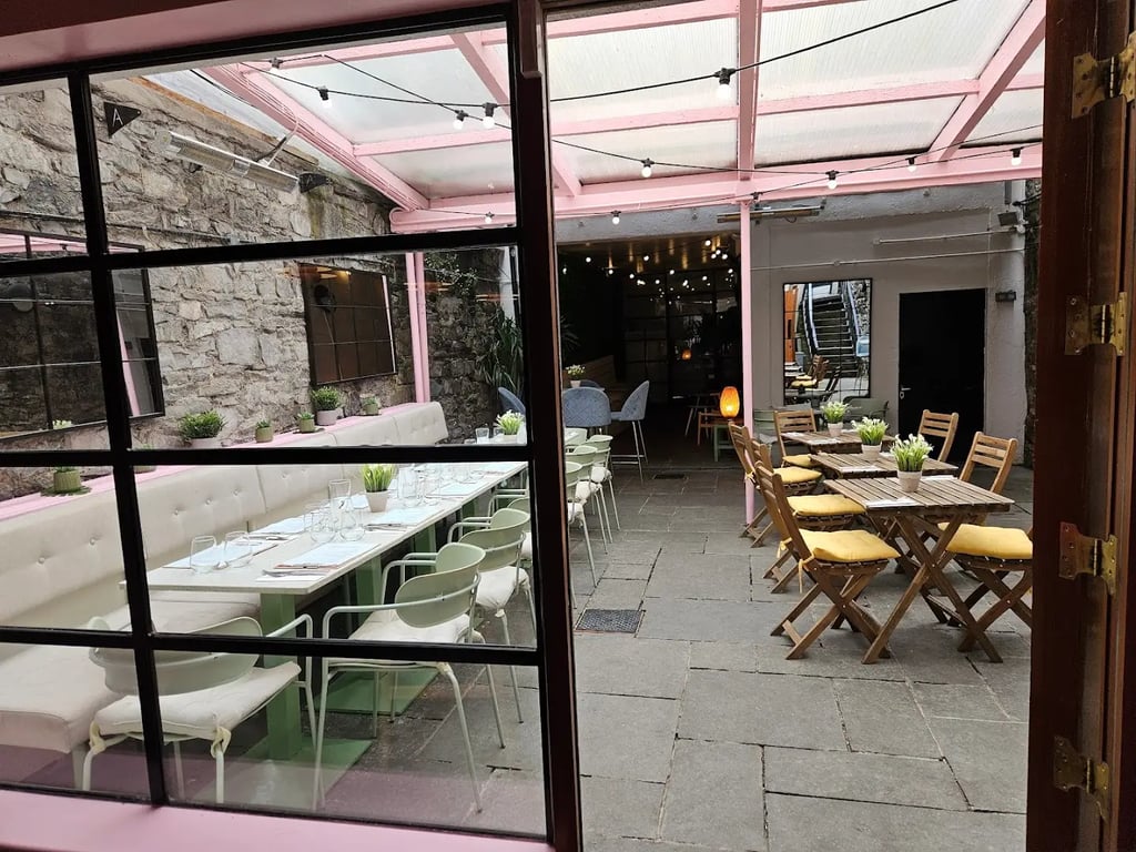 Bobby's Wine Bar