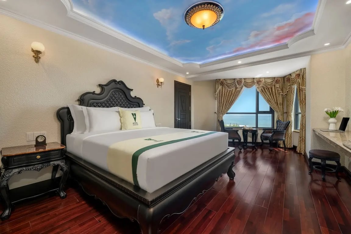 V-Hotel