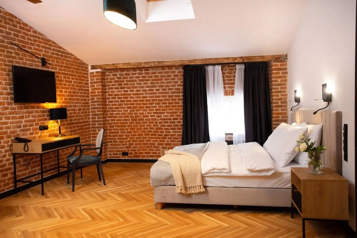 HOTEL TEATR