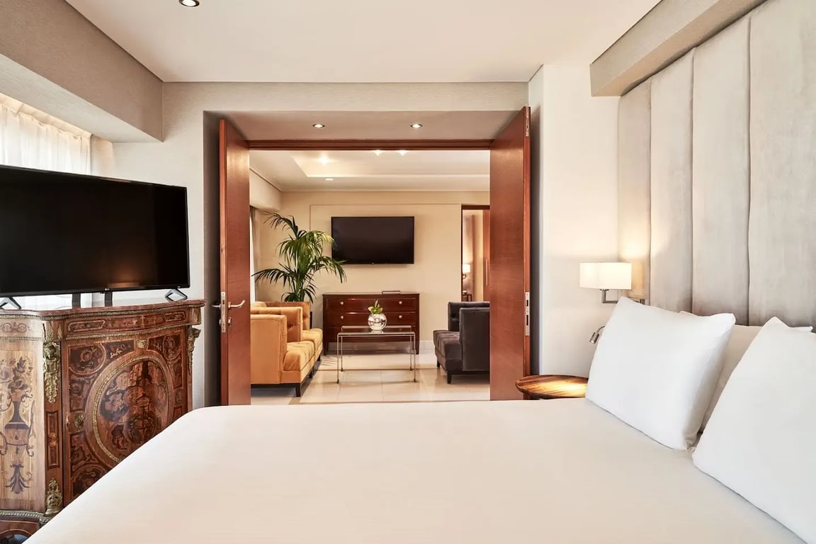 Bellevue On The Beach Suites