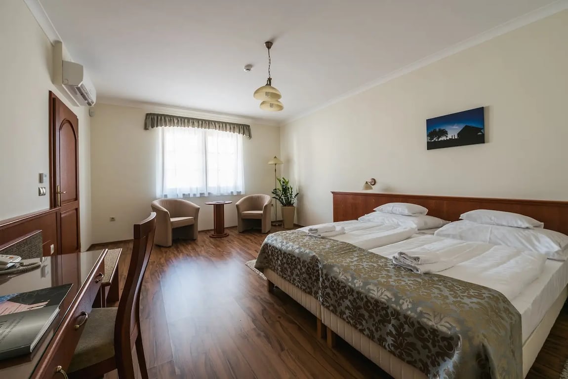 Bock Pince Hotel és Étterem